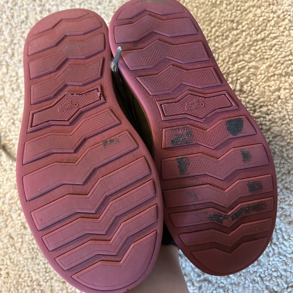 OshKosh tan/brown church dress shoes size 10 - Picture 3 of 3